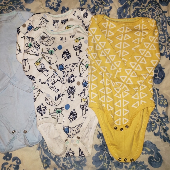 Baby onesie bundle - Picture 2 of 3